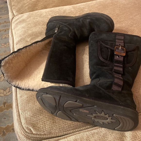 UUG Cargo boots size 6 $50 - Picture 2 of 5